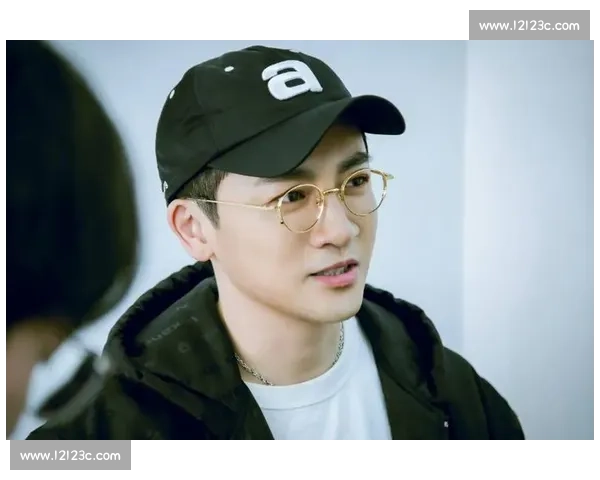 心疼！XX战队粉丝应援团泪洒现场，为偶像加油打气！